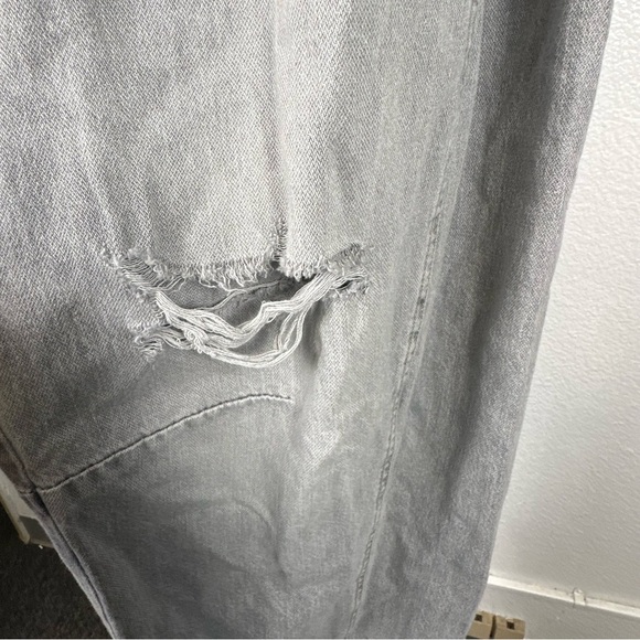 Universal Thread Women’s High-Rise Curved Leg Gray Denim Jeans Size 16 - Picture 5 of 9